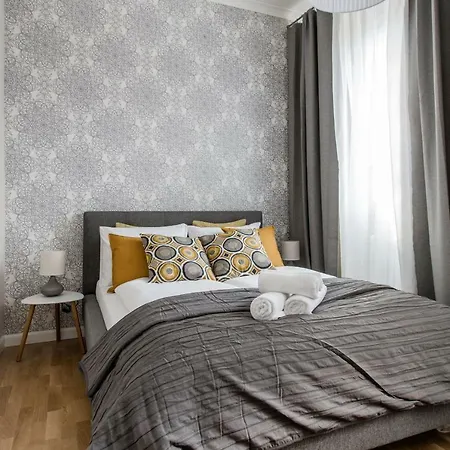 Luxurious Design Near The Danube Apartment