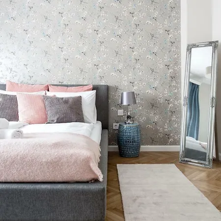 Apartment Luxurious Design Near The Danube *