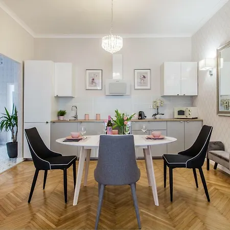 Luxurious Design Near The Danube Budapest